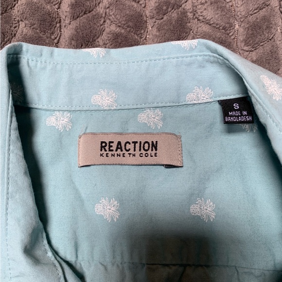 Kenneth Cole Reaction Shirt Mens Large Blue Button Up Short Sleeve Pineapple AOP - Picture 8 of 12